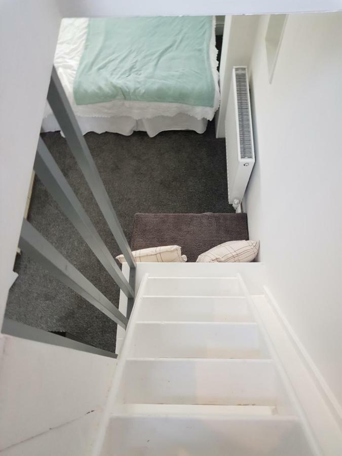 Webb Place 2 Bedroom Apartment ! Croydon Eksteriør bilde